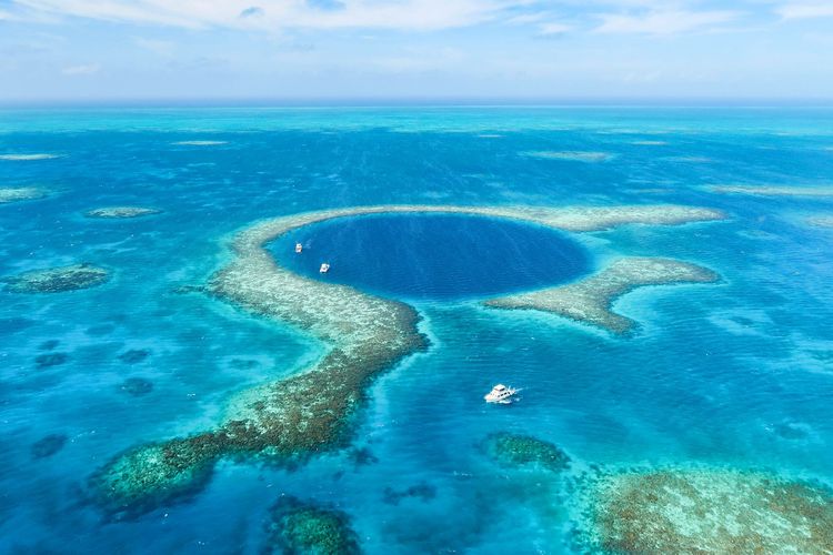 Lighthouse Reef - Trou bleu Lighthouse Reef - Trou bleu